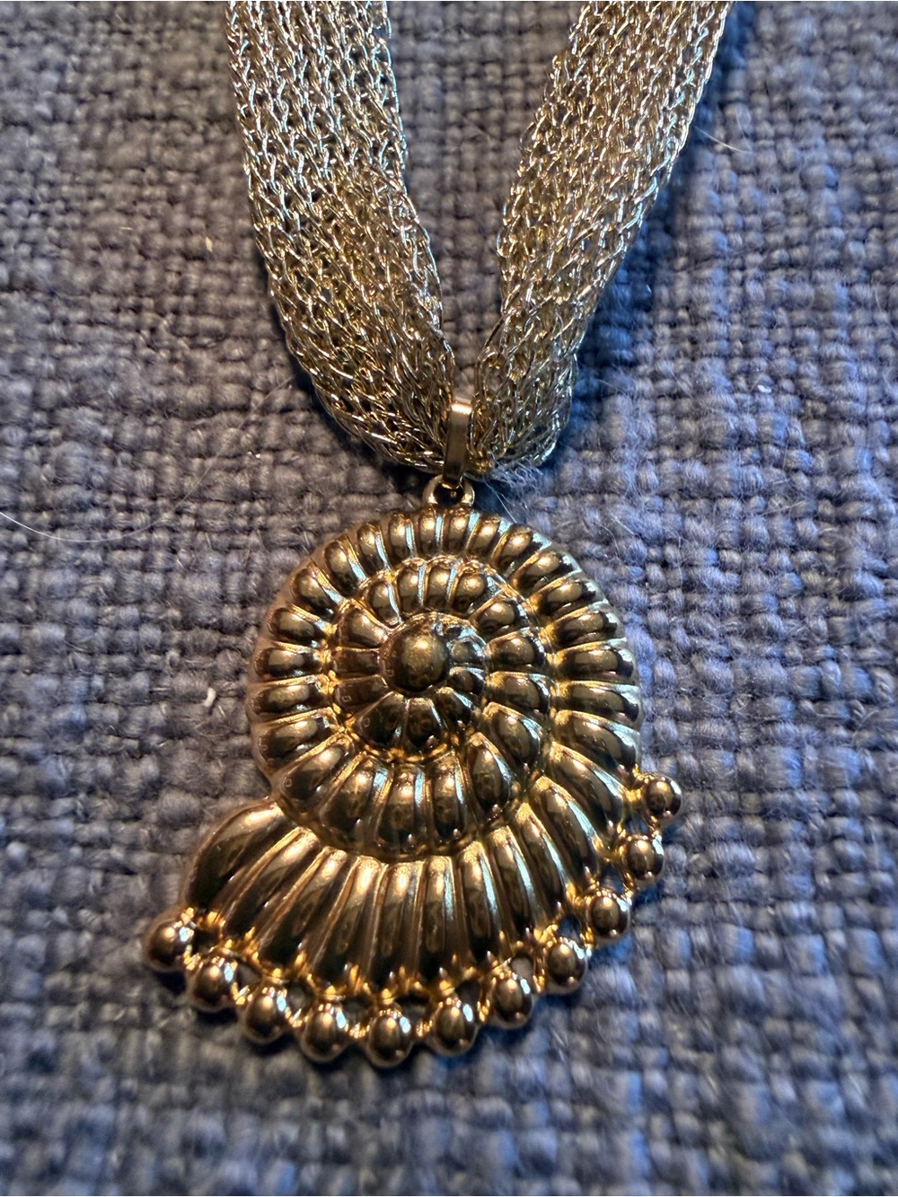 Gold Mesh Necklace with 24k gold dipped shell Pendant - Picture 2 of 5